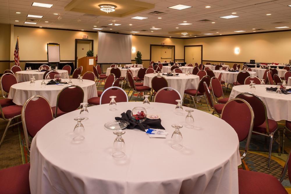 Ramada Plaza Rochester Airport Esterno foto