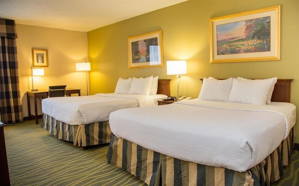 Ramada Plaza Rochester Airport Esterno foto