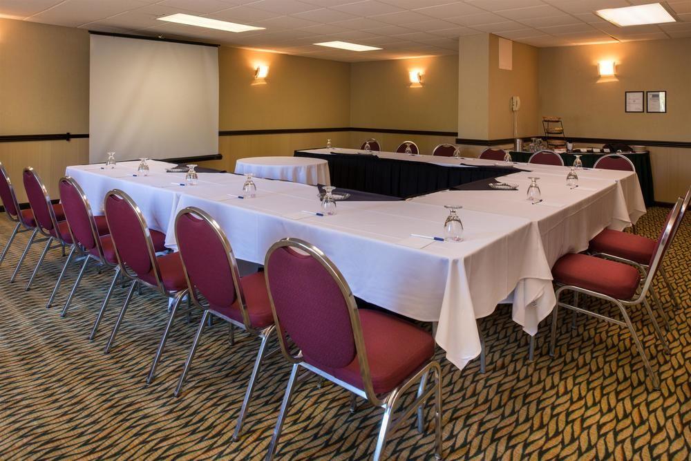 Ramada Plaza Rochester Airport Esterno foto