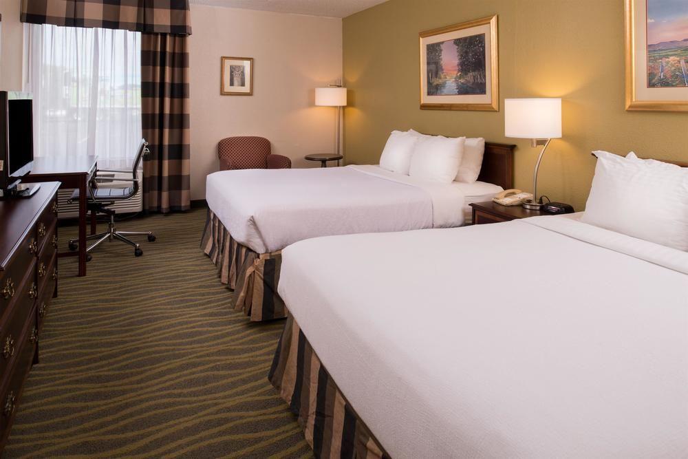 Ramada Plaza Rochester Airport Esterno foto