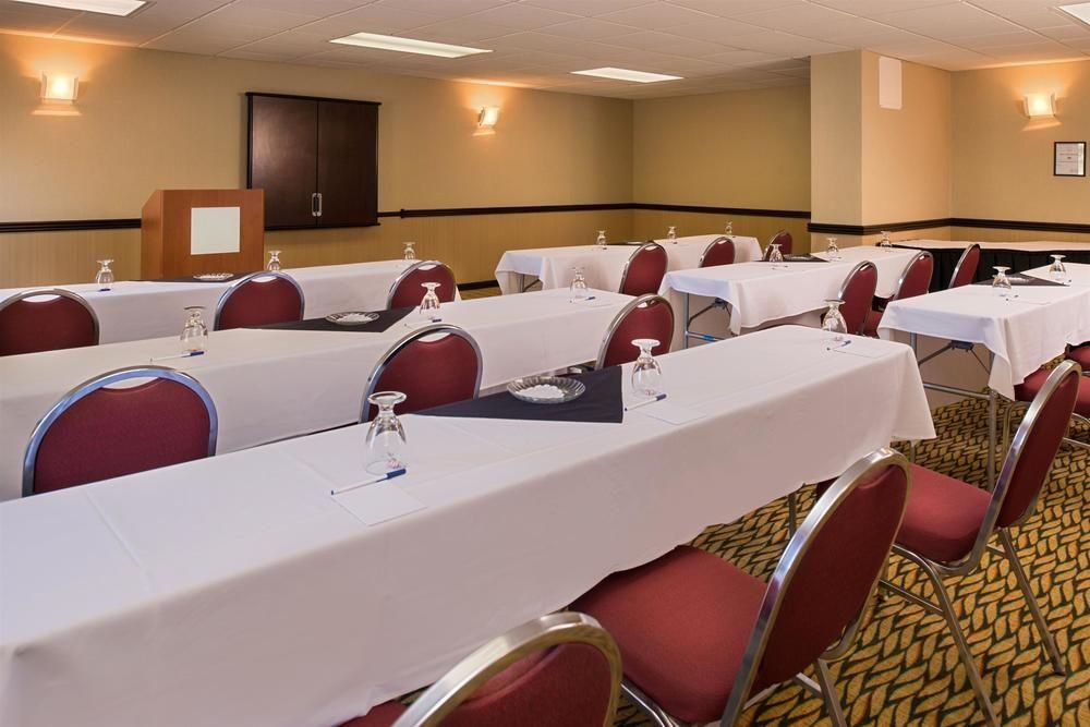 Ramada Plaza Rochester Airport Esterno foto