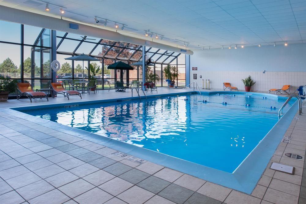 Ramada Plaza Rochester Airport Esterno foto