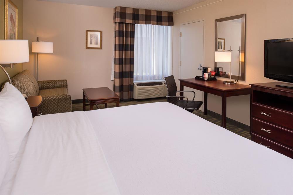 Ramada Plaza Rochester Airport Esterno foto
