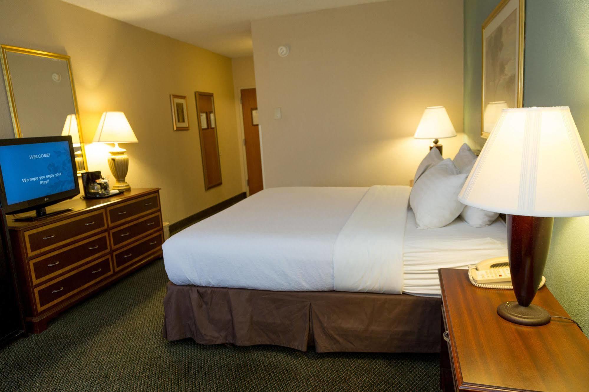 Ramada Plaza Rochester Airport Esterno foto