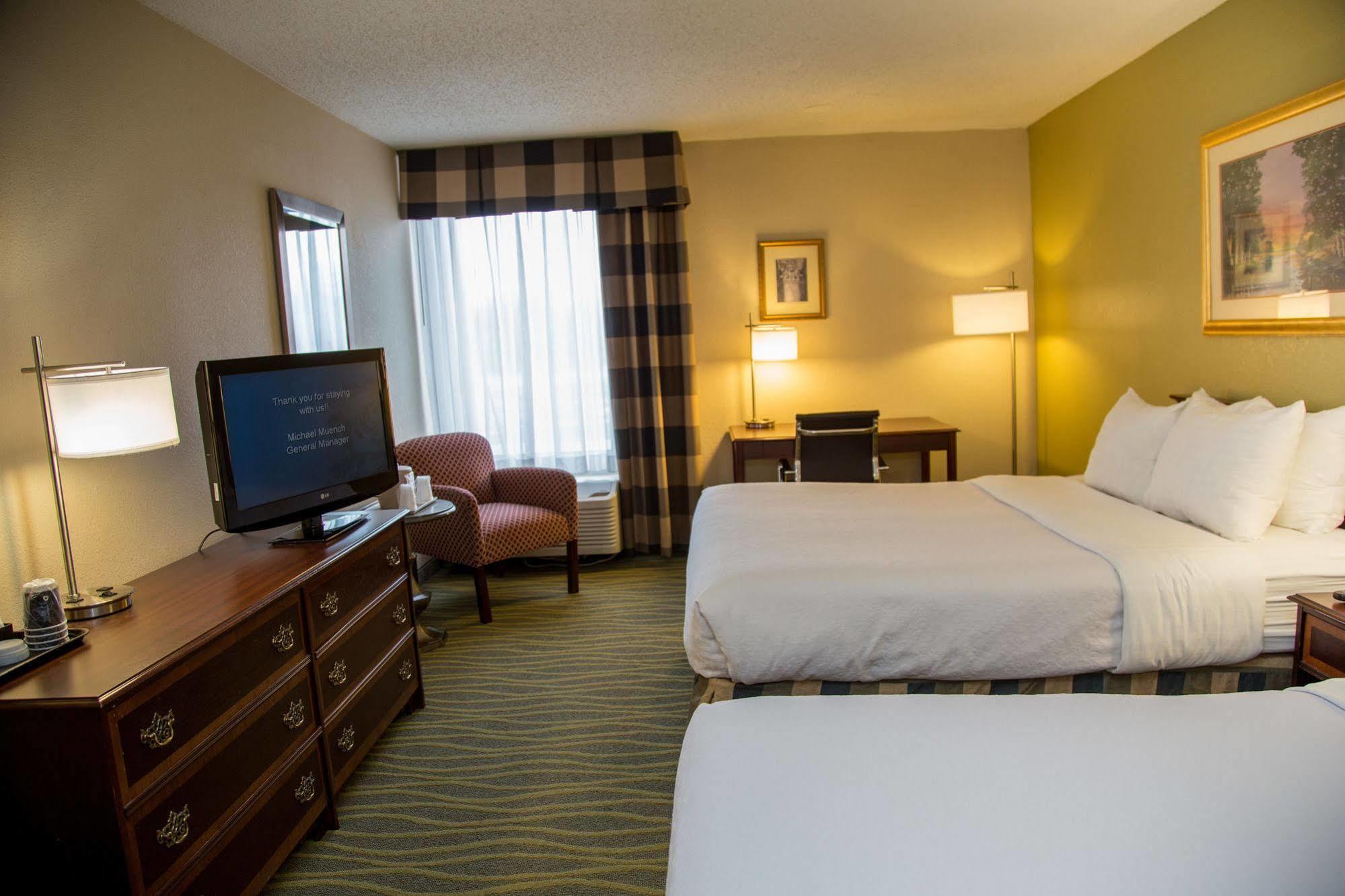 Ramada Plaza Rochester Airport Esterno foto
